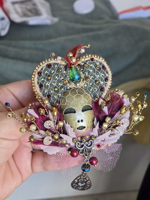 Ободок, серьги, броши, краски, платье, куртки 2