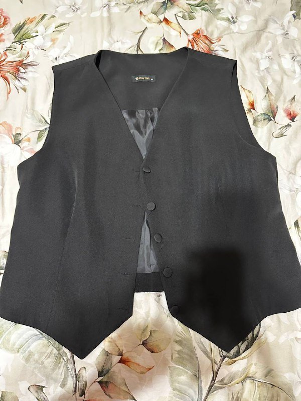 Кожаная куртка, черное платье, жилет, костюм, рубашка 3