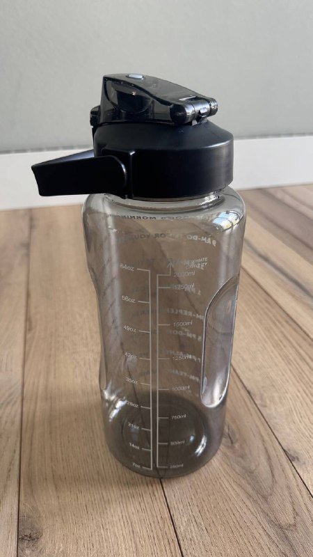 Спортивная бутылка для воды 2 литра с чехлом для телефона 2