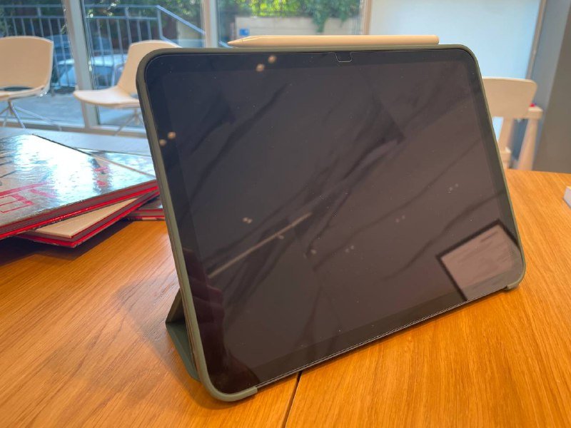 iPad 11 с чехлом, 2 защитными стеклами, кабелем и пенселом 8