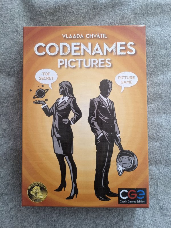 Настольные игры Codenames, Risk, Пазлы