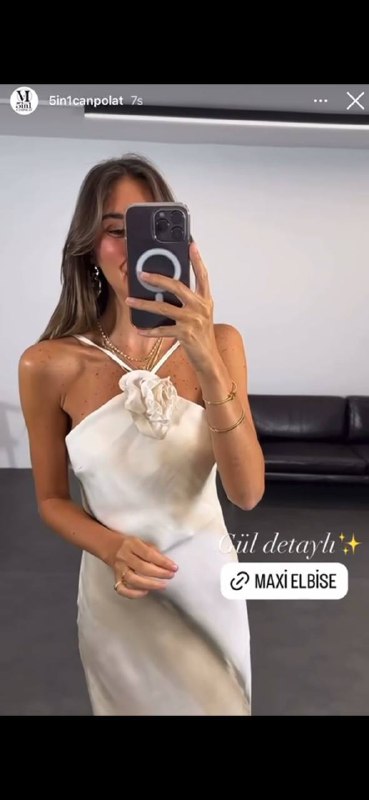 Бежевое платье
