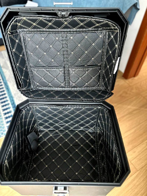 Кофр для мотоцикла с комплектом ключей и наклейками 2