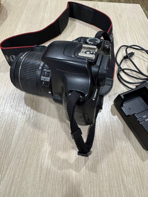 Фотоаппарат Canon 1100D, зарядное устройство, чехол 3