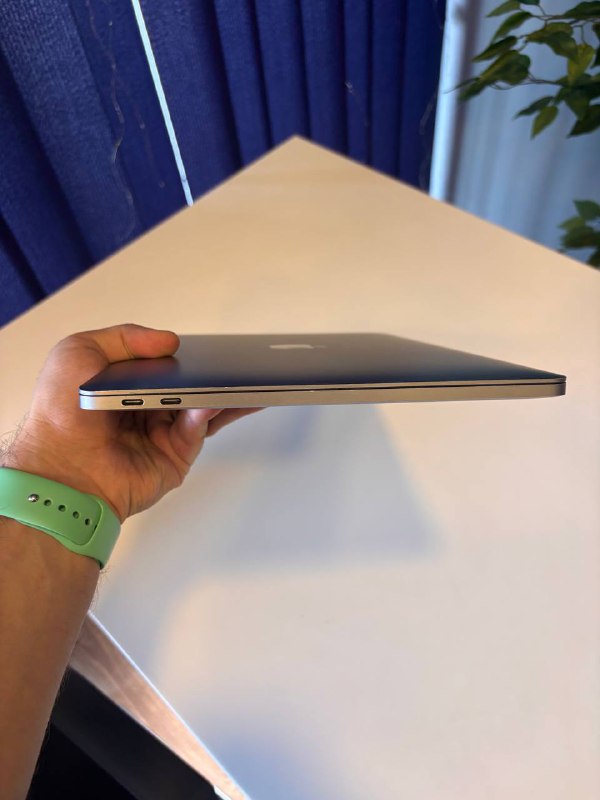 MacBook Pro 2017 i5 8/128 ГБ 4