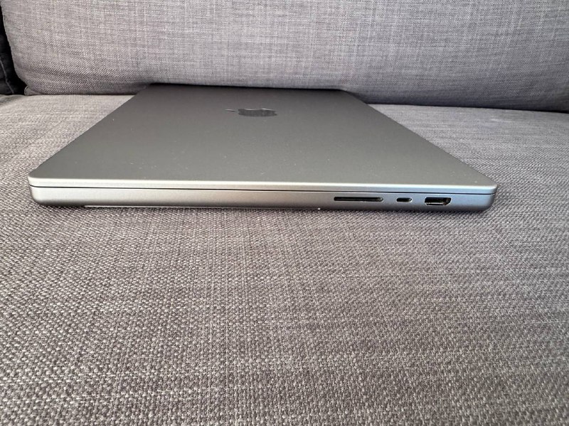Macbook Pro 16.2” M1 Pro 32GB RAM 512GB SSD 4
