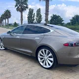 Tesla Model S 85D 5