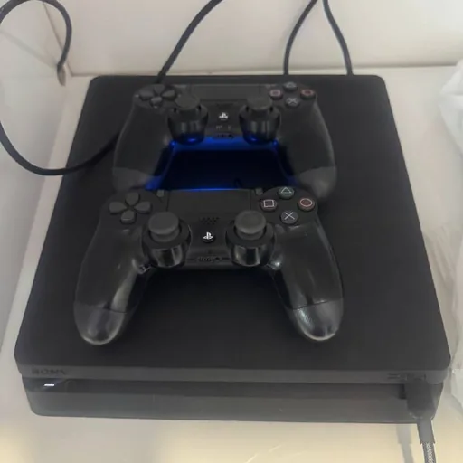 PlayStation 4 Slim, 1 джойстик