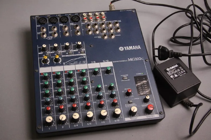 Микшерный пульт Yamaha MG102c