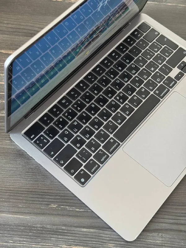 MacBook Air M2 13.6, 8GB, 256GB SSD 1