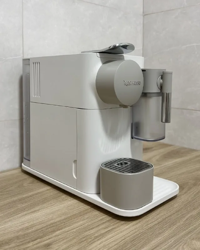 Nespresso De'Longhi Lattissima One 1