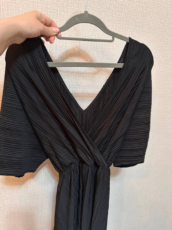 Красная водолазка с открытой спиной, кардиган, боди с воланами, лонгслив Гарри Поттера, платье 8