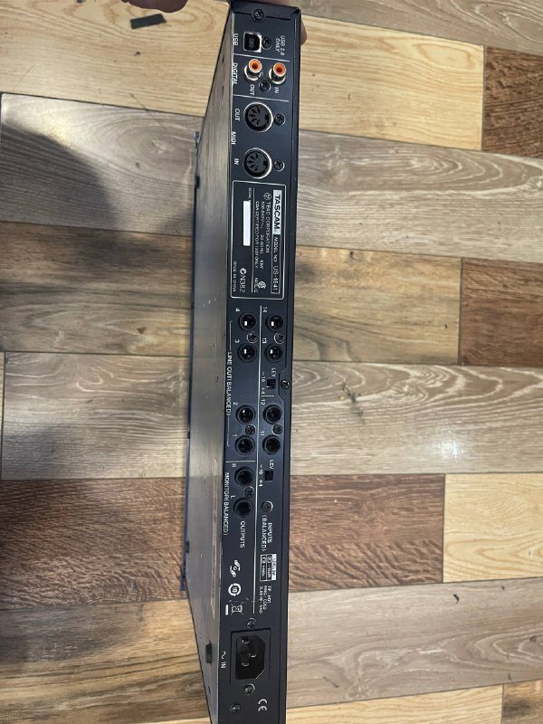 Аудио интерфейс Tascam us-1641, пульт Mackie 1604-VLZ Pro 2