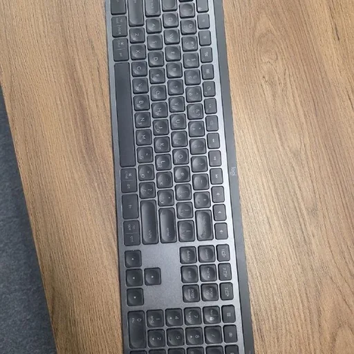 Logitech mx keys, Logitech k380