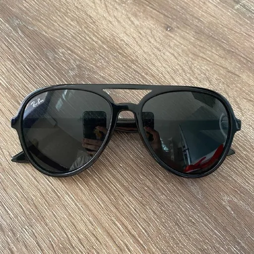 Солнцезащитные очки Ray-Ban