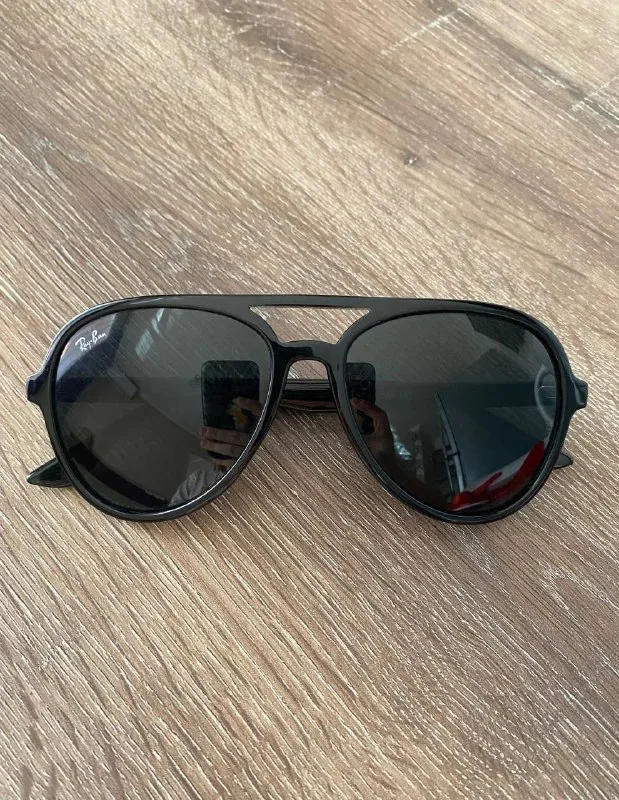 Солнцезащитные очки Ray-Ban