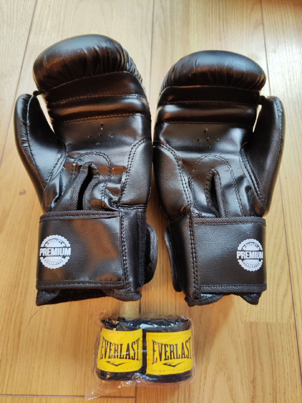 Перчатки боксерские Everlast 12 унций, бинты 2
