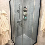 Душевая кабина, унитаз 1