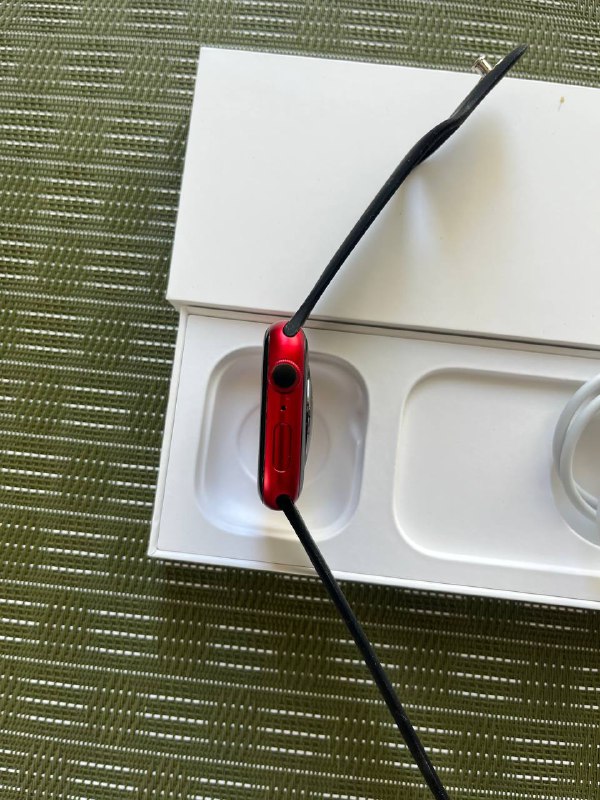 Apple Watch 8 45 red 4
