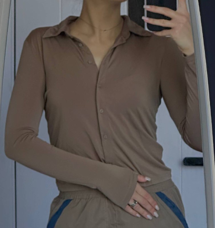 Тёмно-зелёный топ с длинными рукавами, штаны, бежевые штаны, кофта, джинсы 8