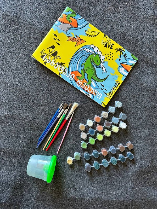 Альбом для рисования, акриловые краски, кисти, ёмкость для воды