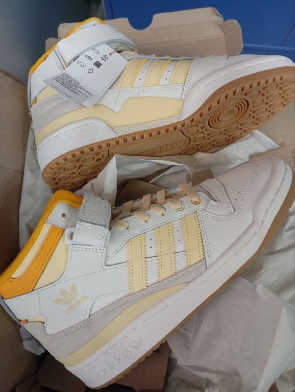 Новые Adidas кроссовки размер 39