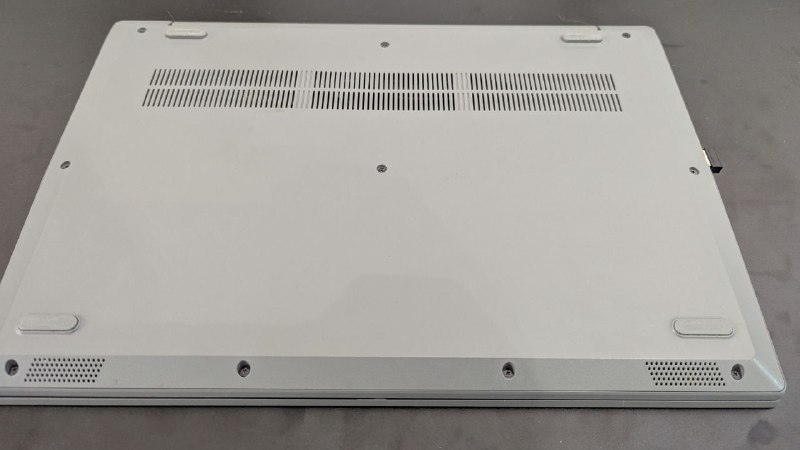 Ноутбук Lenovo IdeaPad 3, Геймпады Logitech, ipega и Noname 4