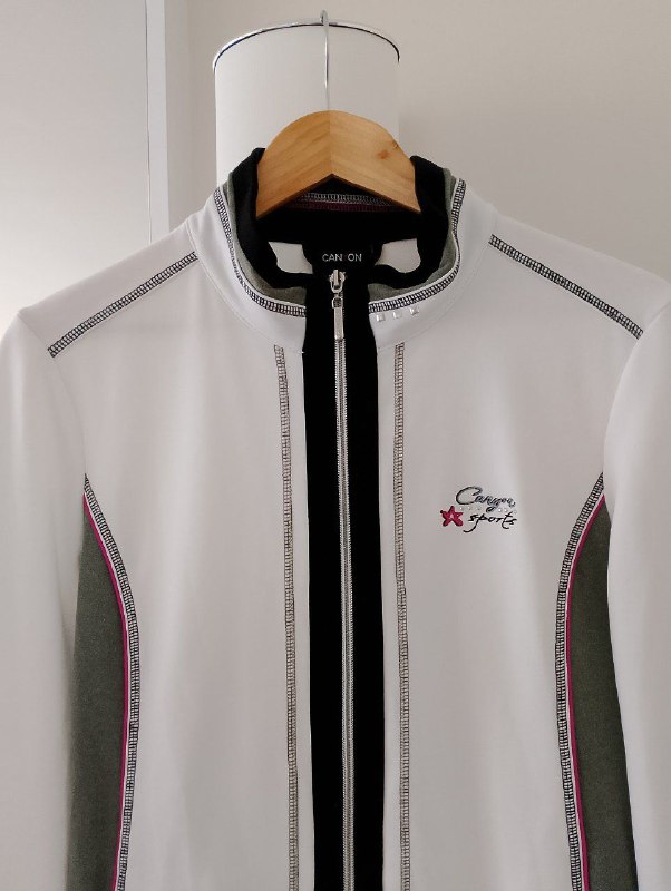 Немецкая светлая олимпийка, новая, размер 48 3