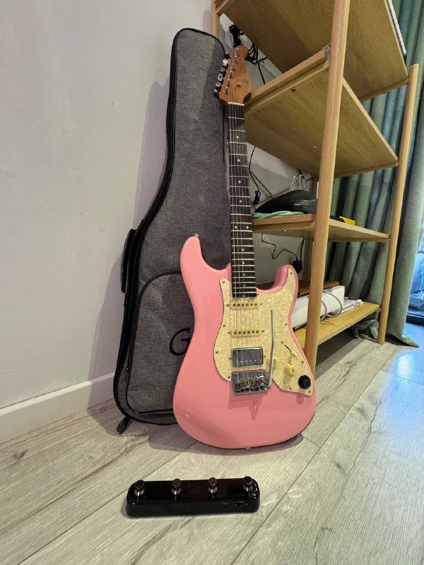 Гитары SigmaGuitars TM-12E, GTRS s800 и синтезатор Sequential Take 5 4