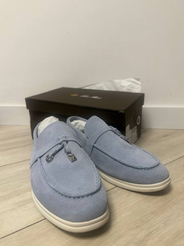 Джинсовка Zara, брюки классические Zara, юбка Kiabi, лоферы, кроссовки 10