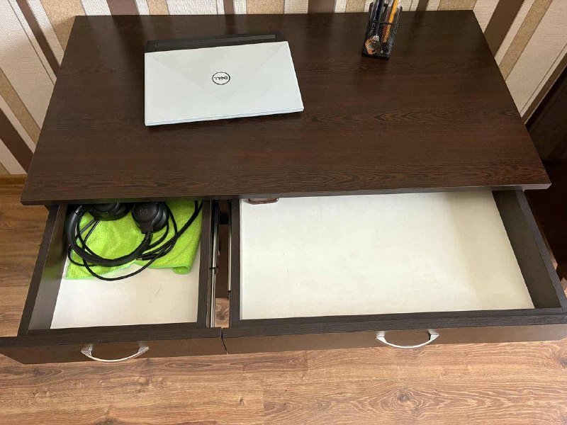 шкаф, письменный стол 4