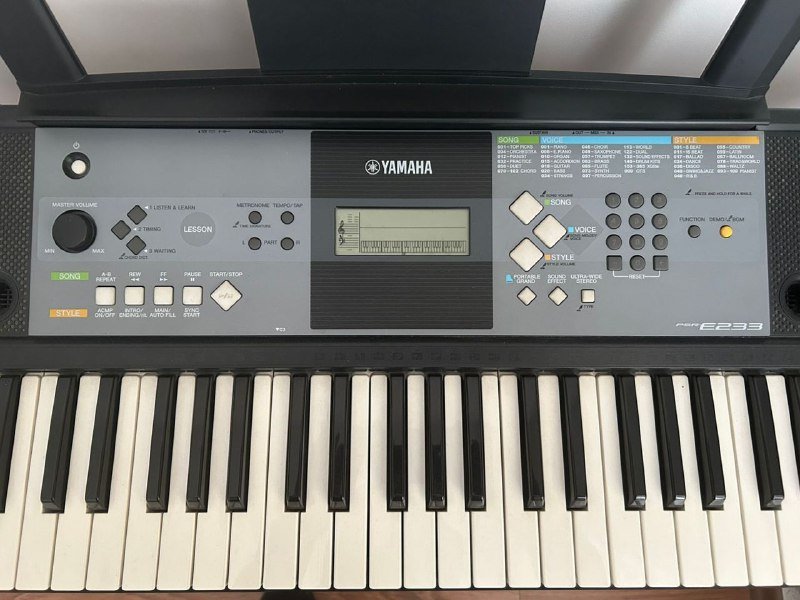 Синтезатор YAMAHA PSR-E233 с подставкой и адаптером 3
