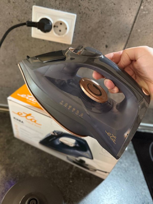 Смарт утюг, вафельный халат, этажерка, картина 2