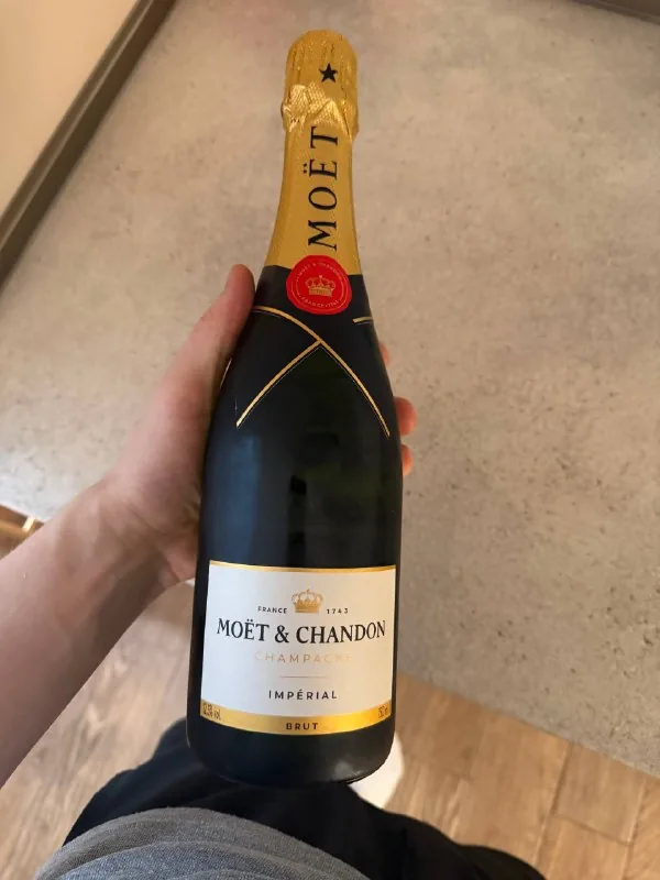 Moët, коврик в ванную, ортопедическая подушка, комплект белья 1