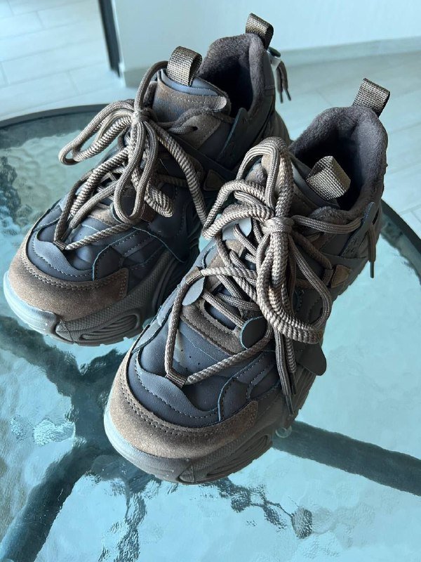 Кроссовки женские размер 39-40