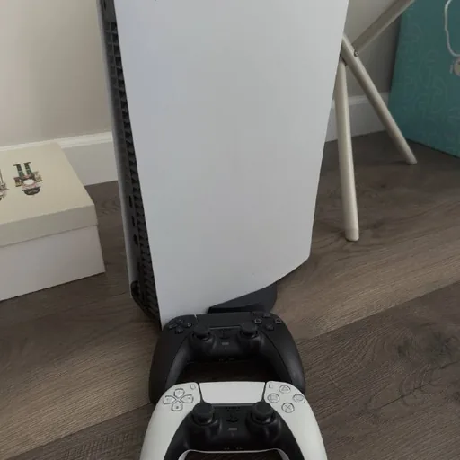 PS5, два контроллера