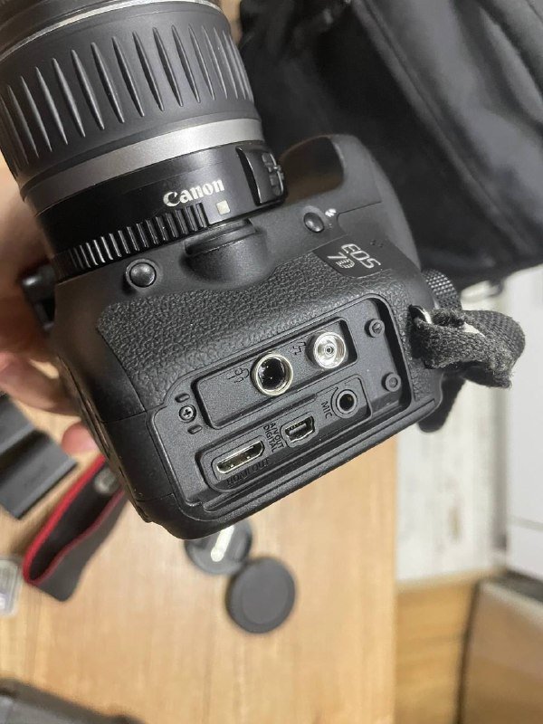 Камера Canon 7D Mark I, объектив Canon EF-S 18–55, аксессуары 6