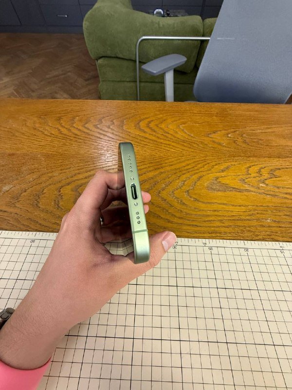 iPhone 17 7