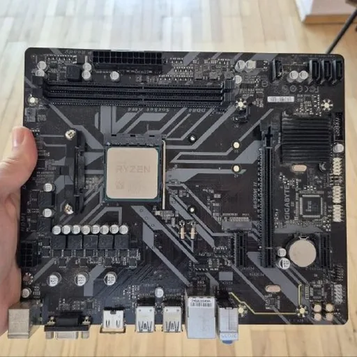 Ryzen 5 3600, материнская плата Gigabyte B450