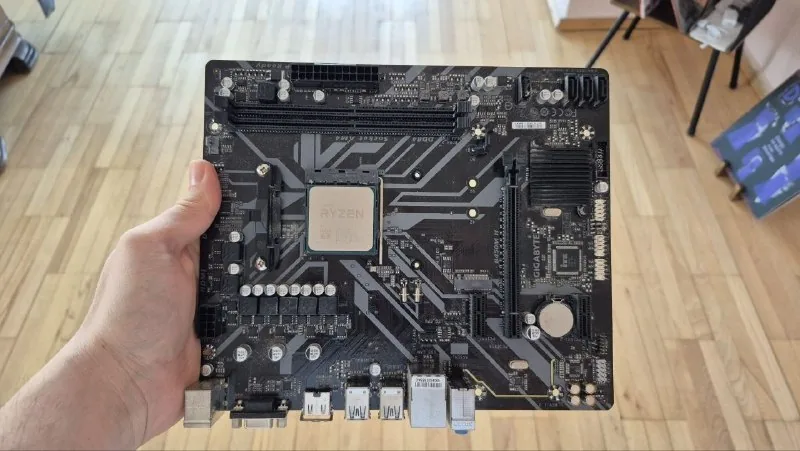 Ryzen 5 3600, материнская плата Gigabyte B450