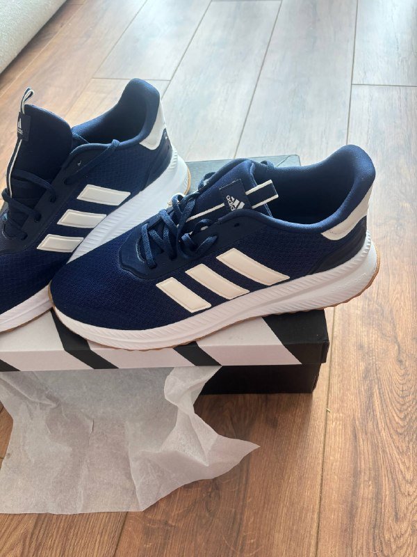 Кроссовки Adidas