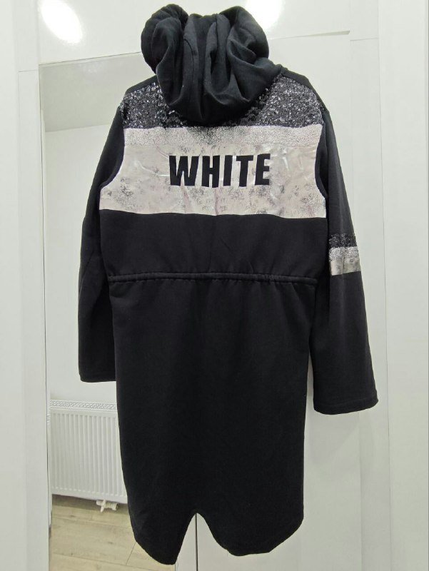 Удлиненная кофта с капюшоном и пайетками размер M