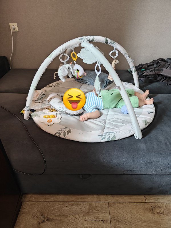 Кроватка детская 0-6 месяцев, подушки, шезлонг, игровой коврик, мобиль, слинг 6