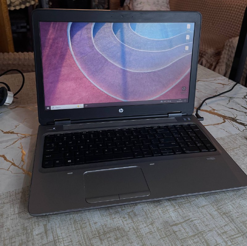 Ноутбук HP ProBook с зарядником, мышью и наушниками HyperX