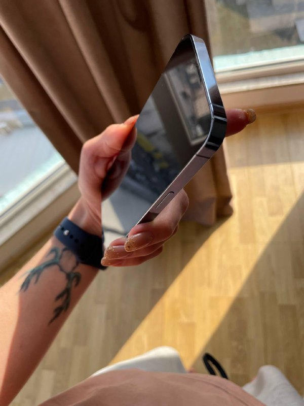 Iphone 13 pro, 256 гб, голубая расцветка, чехлы 4