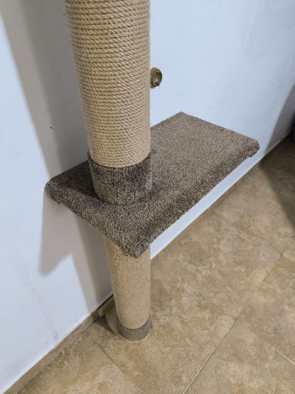 Высокая когтеточка с 3 полками 3