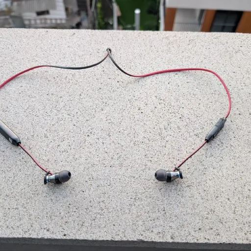 Sennheiser Momentum Free наушники