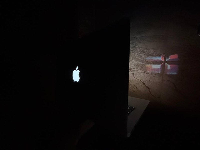 MacBook Air a1466 Intel i5 4GB 256GB SSD 4