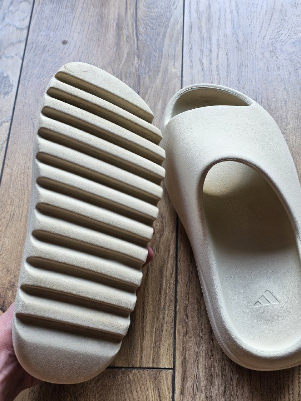 Тапочки Adidas Yeezy Slide Bone 4