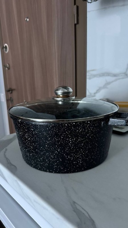 Набор кухонной посуды и инвентаря, стаканы